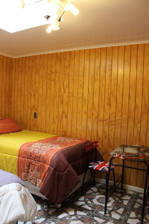Hotel Yellow Submarine Punta Arenas Chambre photo